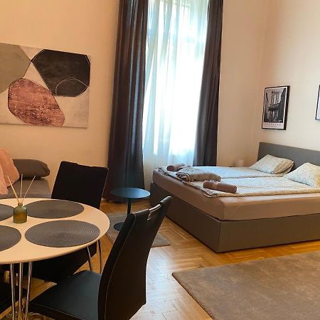 Stylish Apartment by the Vígszínház Theater Budapest Kültér fotó