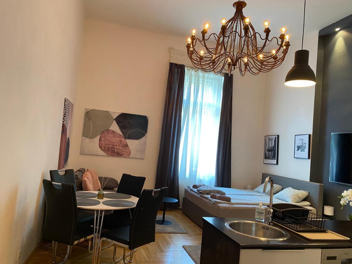 Stylish Apartment by the Vígszínház Theater Budapest Kültér fotó