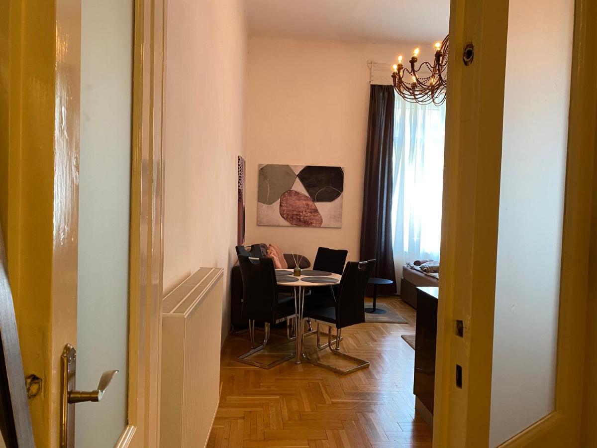 Stylish Apartment by the Vígszínház Theater Budapest Kültér fotó