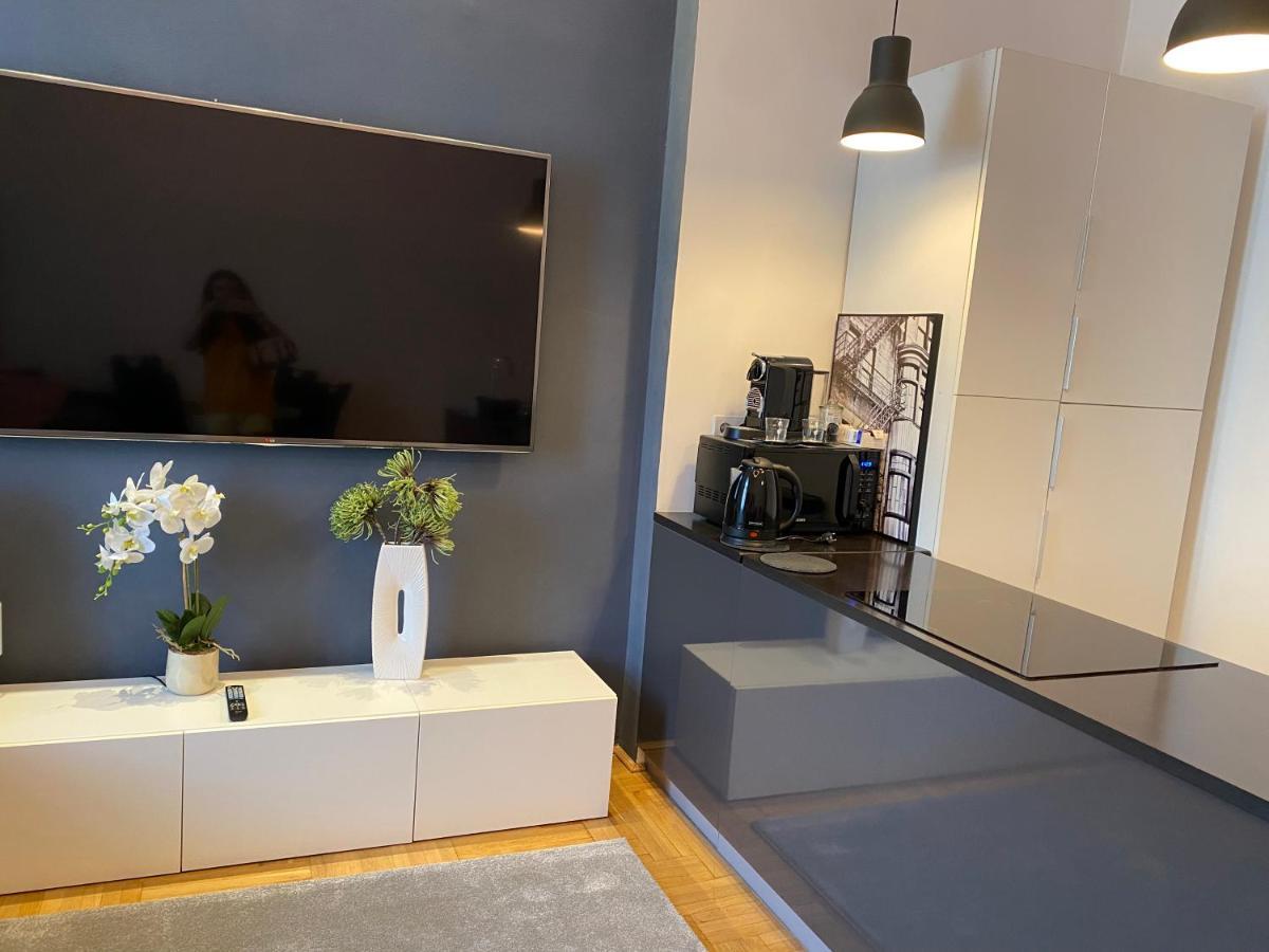 Stylish Apartment by the Vígszínház Theater Budapest Kültér fotó